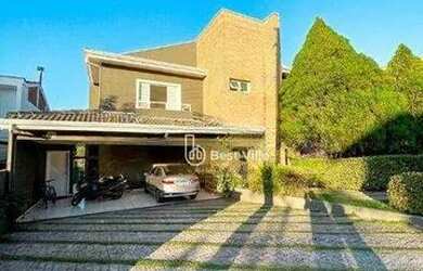 Imagem: A casa em condomínio possui 4 Dormitórios, 5 Banheiros, 5