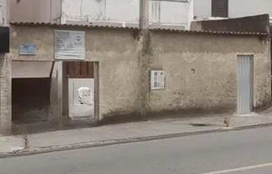 Imagem: A casa possui 5 Dormitórios, 3 Banheiros, 3 Vagas na garagem