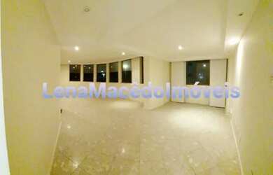 Imagem 2: Frente mar, próximo da estação do metrô amplo 2 quartos com suite...