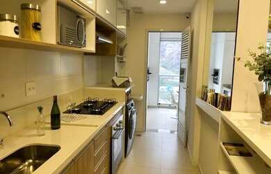 Imagem: O apartamento possui 3 Dormitórios, 3 Banheiros, 2 Vagas na