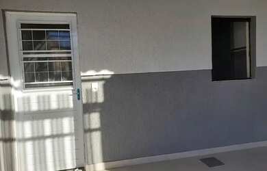 Imagem: A casa possui 2 Dormitórios, 1 Banheiro, 1 Vaga na garagem