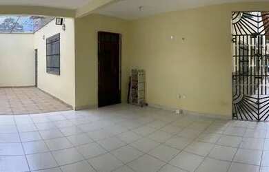 Imagem: A casa possui 4 Dormitórios, 4 Banheiros, 140m² de Área e