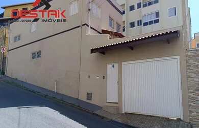 Imagem: A casa possui 4 Dormitórios, 3 Banheiros, 3 Vagas na garagem