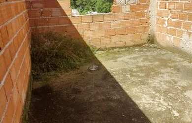 Imagem: A casa possui 2 Dormitórios, 1 Banheiro, Imóvel novo e está