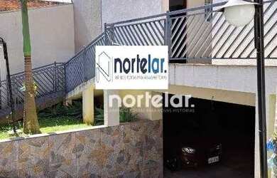 Imagem: A casa possui 2 Dormitórios, 3 Banheiros, 1 Vaga na garagem