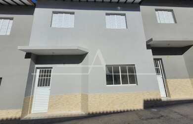 Imagem: A casa possui 2 Dormitórios, 2 Banheiros, 1 Vaga na garagem