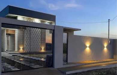 Imagem: A casa possui 3 Dormitórios, 3 Banheiros, 5 Vagas na garagem