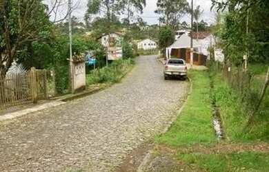 Imagem: O terreno possui 742m² de Área e está localizado em Barro