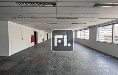 Imagem: O depósito possui 4 Vagas na garagem, 464m² de Área e está