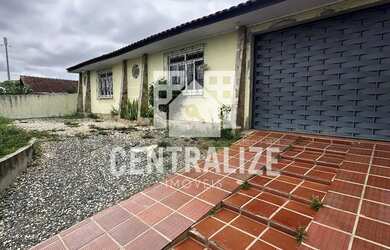 Imagem: A casa possui 3 Dormitórios, 3 Banheiros, 2 Vagas na garagem