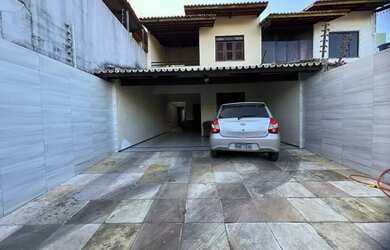 Imagem: A casa possui 4 Dormitórios, 4 Banheiros, 4 Vagas na garagem