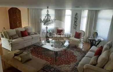 Imagem: A casa possui 3 Dormitórios, 5 Banheiros, 5 Vagas na garagem