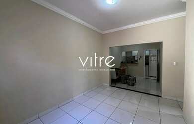 Imagem: A casa possui 2 Dormitórios, 1 Banheiro, 1 Vaga na garagem