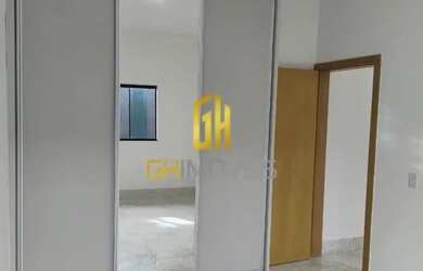 Imagem: A casa possui 4 Dormitórios, 4 Banheiros, 4 Vagas na garagem