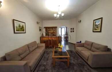 Imagem: A casa possui 3 Dormitórios, 3 Banheiros, 5 Vagas na garagem