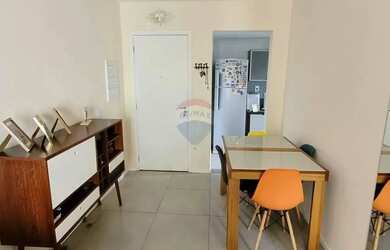 Imagem: O apartamento possui 2 Dormitórios, 1 Banheiro, 1 Vaga na garagem