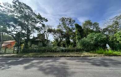 Imagem: O terreno possui 688m² de Área e Vista para o mar e está