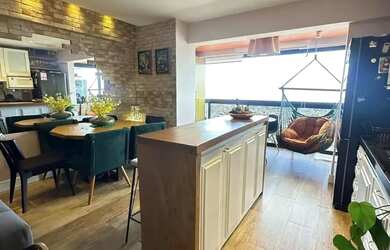 Imagem: O apartamento possui 2 Dormitórios, 2 Banheiros, 2 Vagas na