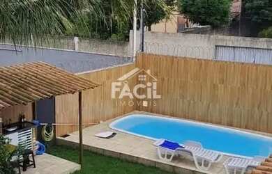 Imagem: A casa possui 2 Dormitórios, 2 Banheiros, 2 Vagas na garagem