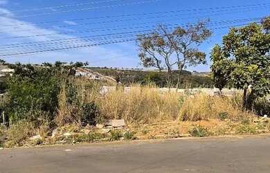 Imagem: O terreno possui 300m² de Área e está localizado em Vila