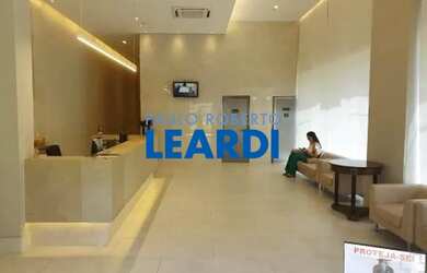 Imagem: O depósito possui 1 Vaga na garagem e 30m² de Área e está