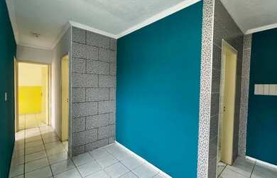 Imagem: O apartamento possui 2 Dormitórios, 1 Banheiro, 1 Vaga na garagem