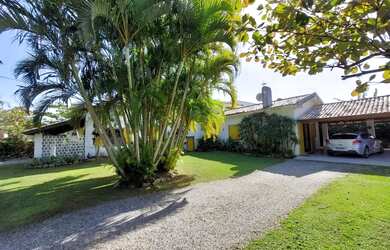 Imagem: A casa possui 5 Dormitórios, 4 Banheiros, 3 Vagas na garagem