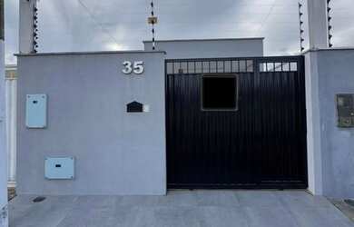 Imagem: A casa possui 2 Dormitórios, 2 Banheiros, 1 Vaga na garagem