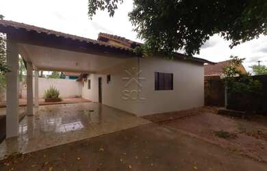 Imagem: A casa possui 2 Dormitórios, 1 Banheiro, 1 Vaga na garagem