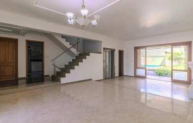 Imagem: A casa possui 3 Dormitórios, 5 Banheiros, 5 Vagas na garagem