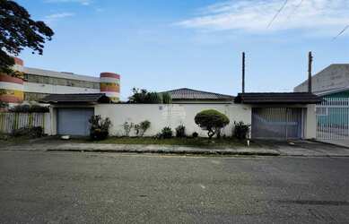 Imagem: A casa possui 5 Dormitórios, 5 Banheiros, 3 Vagas na garagem