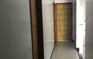 Imagem: A casa possui 3 Dormitórios, 2 Vagas na garagem e está localizado