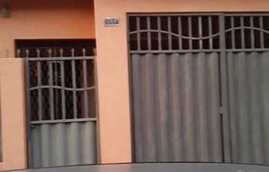 Imagem: A casa possui 2 Dormitórios, 1 Banheiro, 1 Vaga na garagem