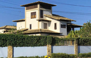 Imagem: A casa possui 4 Dormitórios, 3 Banheiros, Imóvel mobiliado