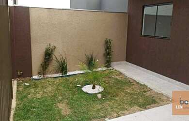 Imagem: A casa possui 3 Dormitórios, 2 Banheiros, 2 Vagas na garagem