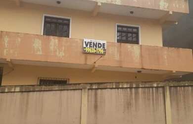 Imagem: A casa possui 4 Dormitórios, 2 Banheiros, 2 Vagas na garagem