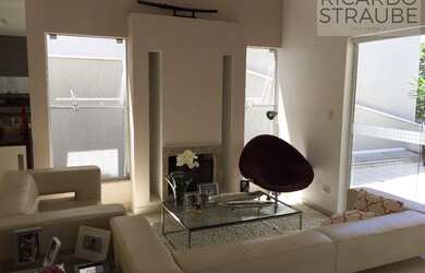 Imagem: A casa em condomínio e possui 3 Dormitórios, Suítes, 3 Banheiros