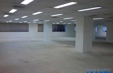 Imagem: O depósito possui 5 Vagas na garagem, 385m² de Área e está