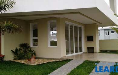 Imagem: A casa em condomínio possui 3 Dormitórios, 4 Banheiros, 2