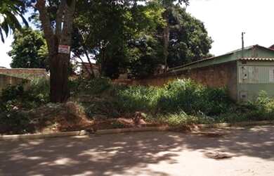 Imagem: O terreno possui 375m² de Área e está localizado em Parque