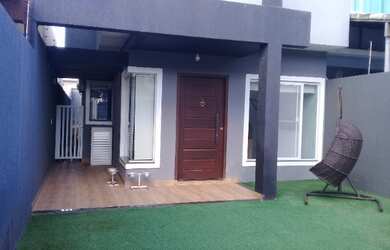 Imagem: A casa possui 3 Dormitórios, 2 Banheiros, 1 Vaga na garagem