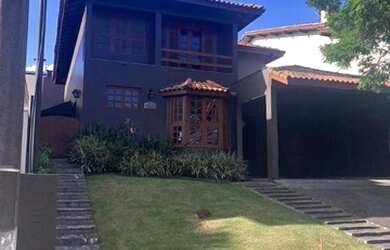 Imagem: A casa possui 4 Dormitórios, 5 Banheiros, 5 Vagas na garagem