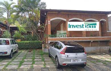 Imagem: A casa possui 1 Dormitório, 3 Banheiros, 4 Vagas na garagem