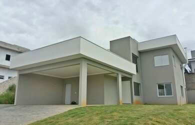 Imagem: A casa em condomínio possui 4 Dormitórios, 4 Banheiros, 2