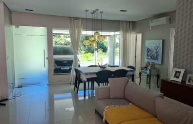 Imagem: A casa em condomínio possui 4 Dormitórios, 4 Banheiros, 4