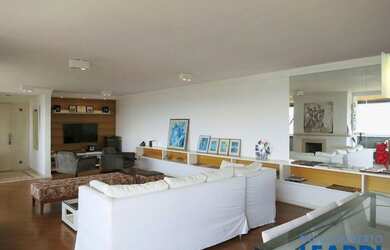 Imagem: O apartamento possui 4 Dormitórios, 5 Banheiros, 2 Vagas na