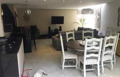 Imagem: A casa em condomínio possui 3 Dormitórios, 2 Banheiros e 180m²