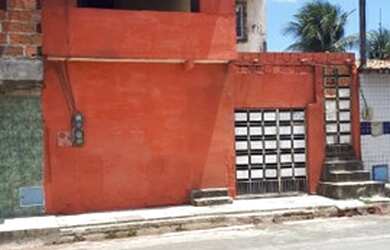 Imagem: A casa possui 4 Dormitórios, 2 Banheiros, 2 Vagas na garagem