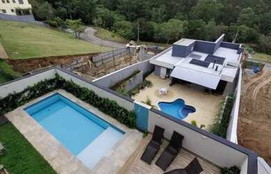 Imagem: A casa possui 5 Dormitórios, 5 Banheiros, 5 Vagas na garagem