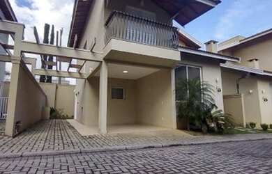 Imagem: A casa em condomínio possui 3 Dormitórios, 3 Banheiros, 3